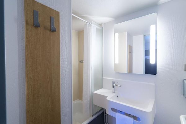 B&B Hotel CHATEAUROUX (2) Aéroport (Déols)